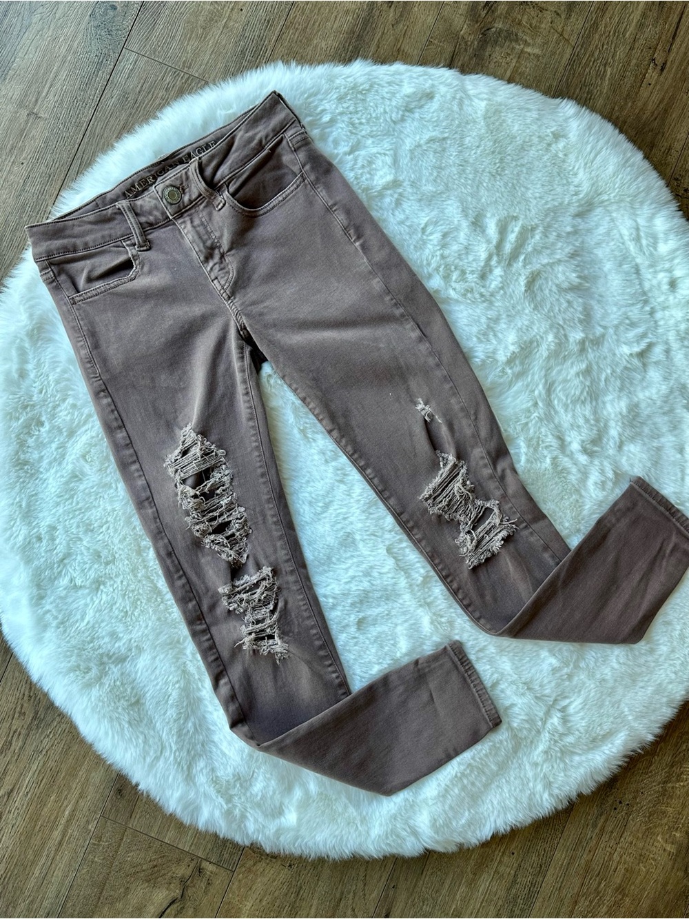 American Eagle Ripped Skinny Jegging Jeans in Taupe Gray 4